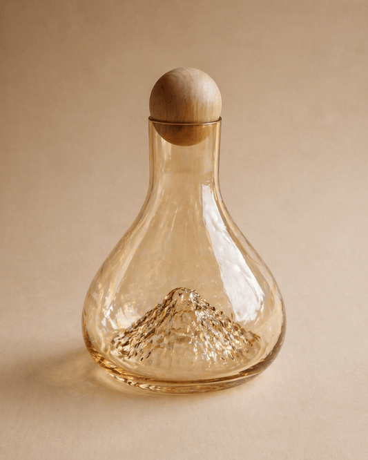 Carafe iceberg en verre avec 6 verres assortis de la marque HomeDeLuxe sur fond blanc.