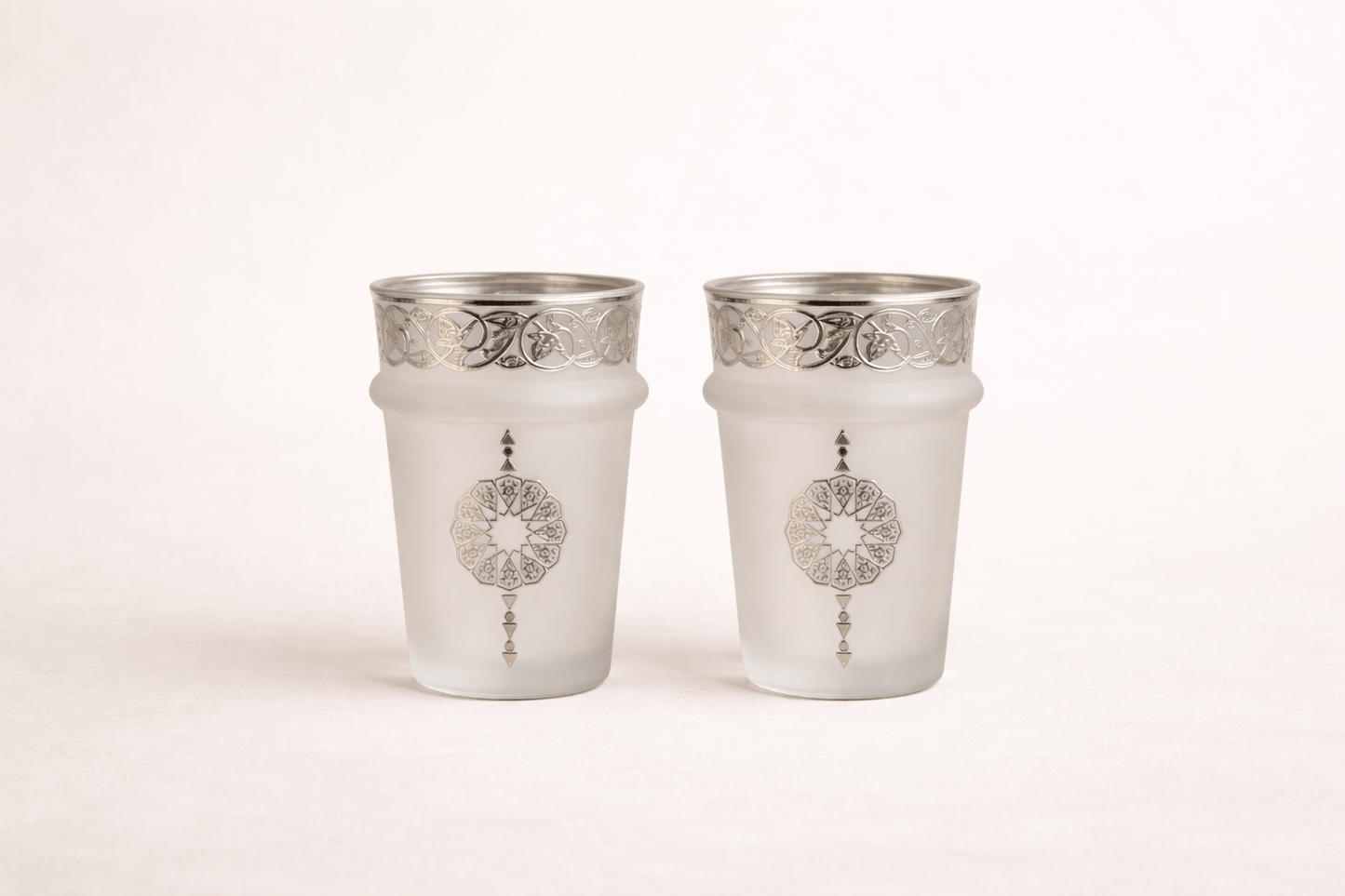 Douze verres à thé au design majestic argenté - Home de Luxe France  