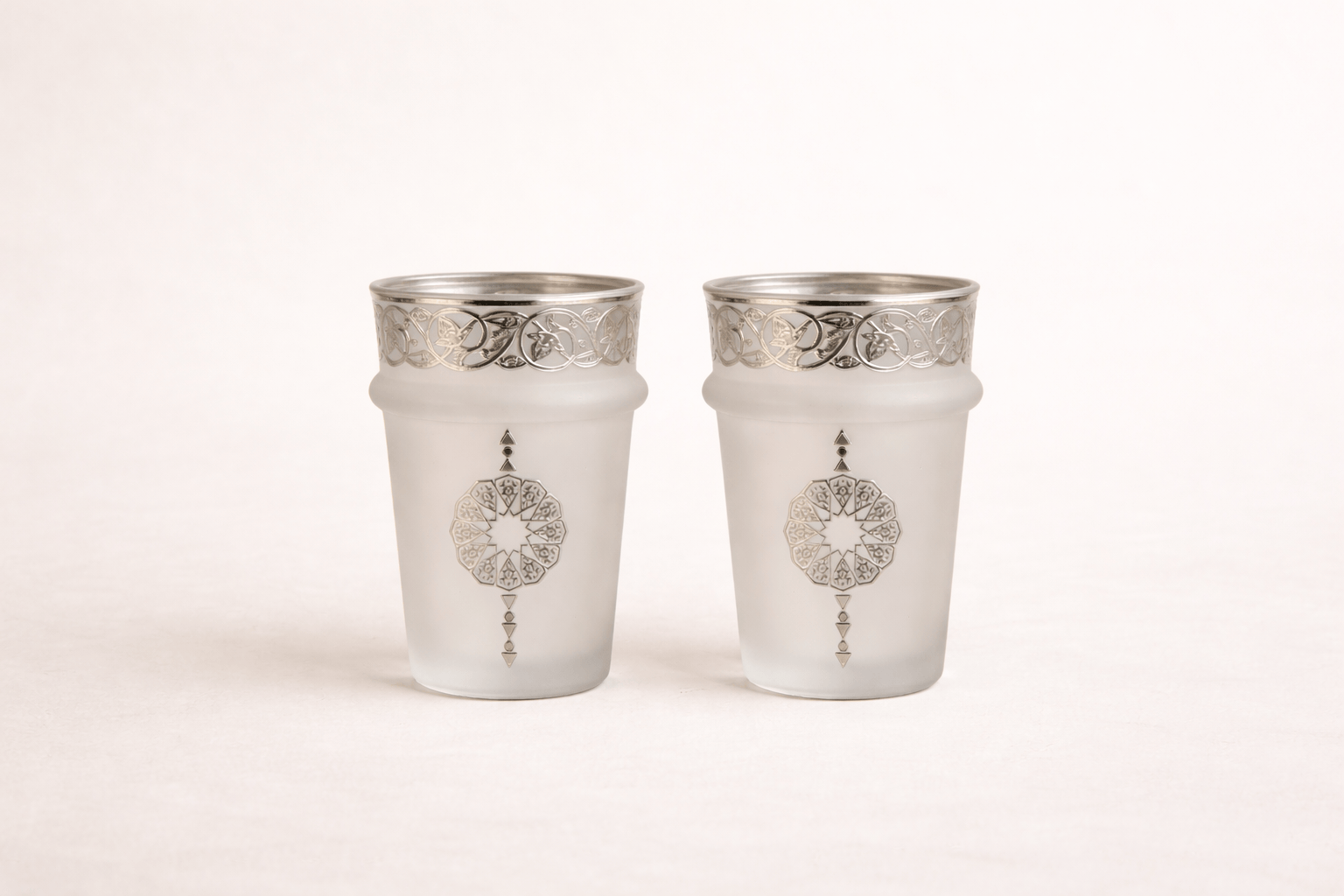 Douze verres à thé au design majestic argenté - Home de Luxe France  