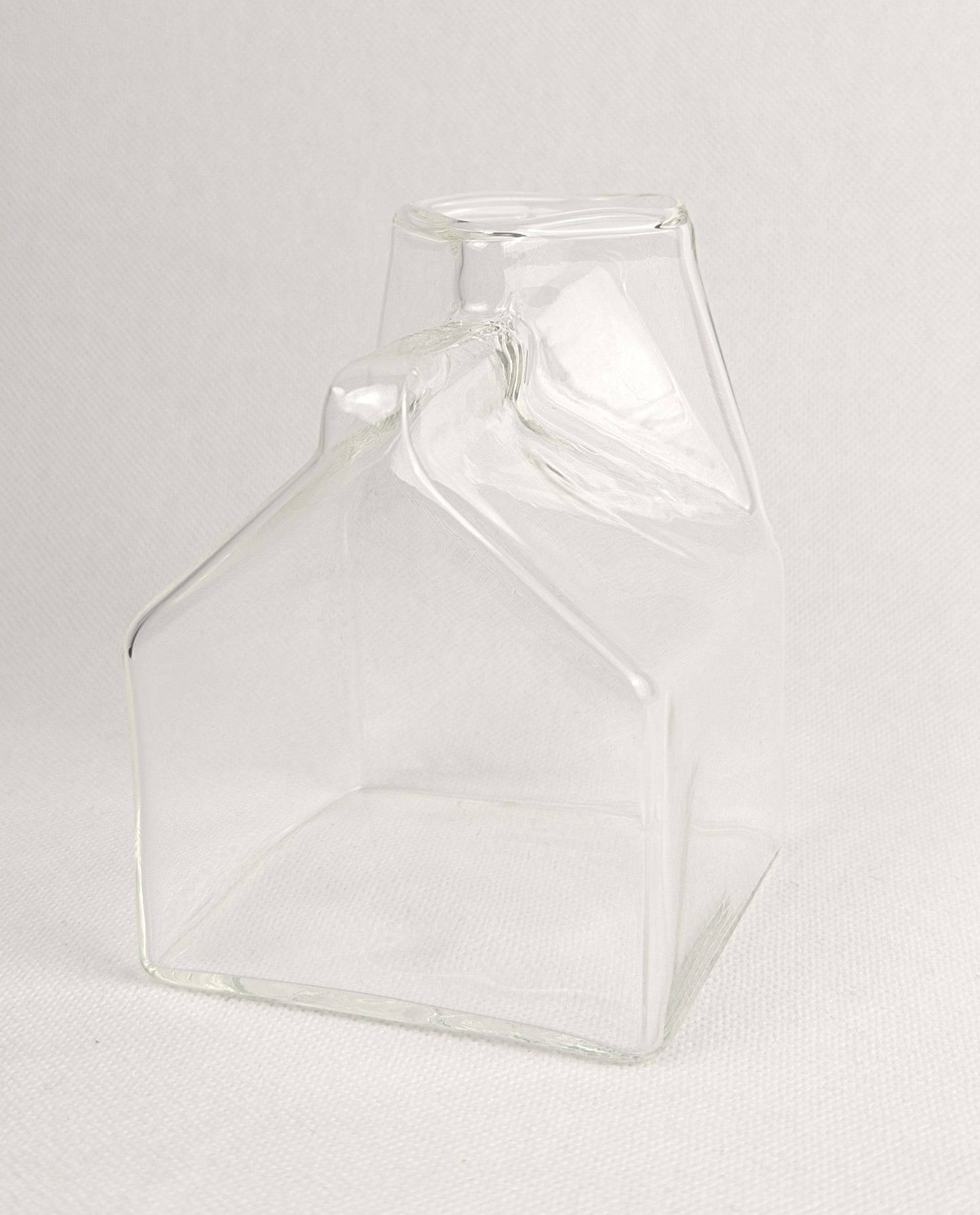 Brique de lait HomeDeLuxe, bouteille en carton avec étiquette, vue de face, sur fond blanc.