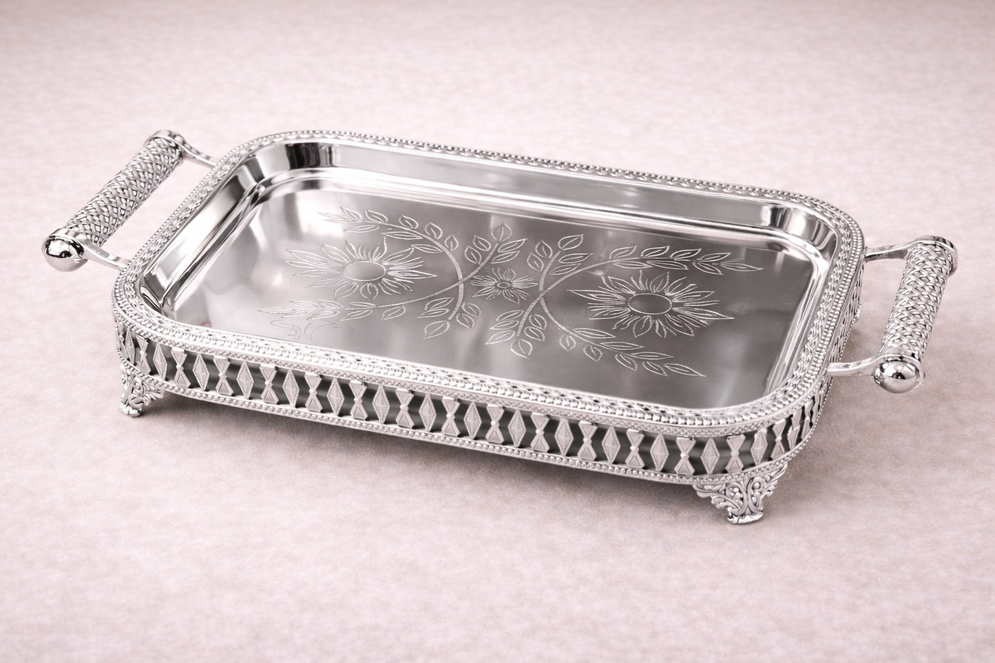 Plateau HomeDeLuxe avec motif floral, en bois ou céramique, idéal pour servir ou décorer la table.