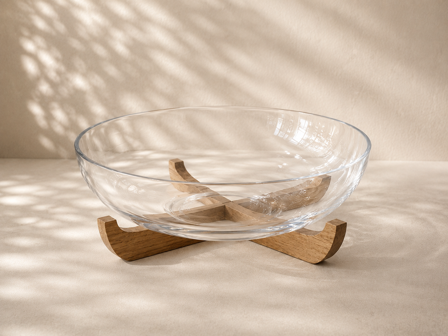Saladier en verre transparent de la marque HomeDeLuxe, idéal pour servir des salades ou des fruits dans la cuisine.