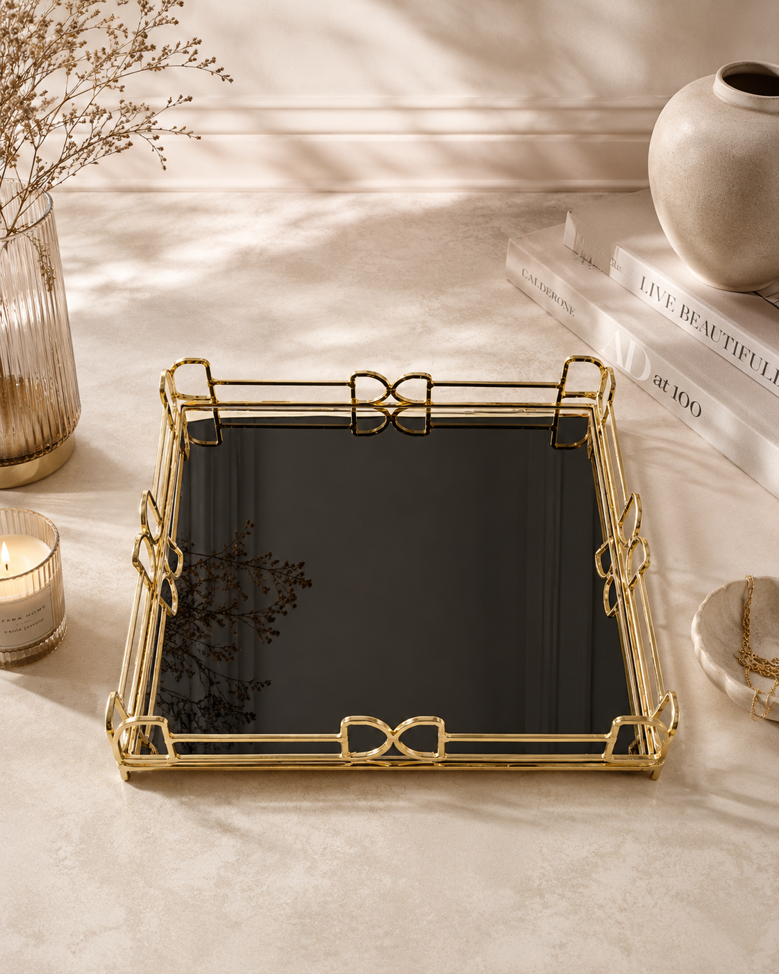 Plateau rectangle en miroir de la marque HomeDeLuxe, avec surface réfléchissante et finition élégante, idéal pour la décoration.