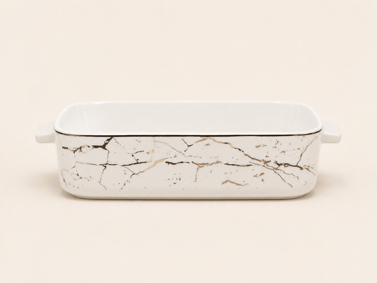 Petit plat à gratin en céramique de la marque HomeDeLuxe, idéal pour cuisson au four et présentation élégante des plats.