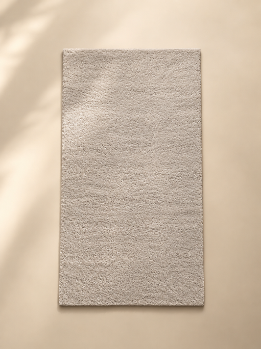 Tapis gris petit HomeDeLuxe avec motif doux, idéal pour ajouter une touche chaleureuse à la décoration intérieure.