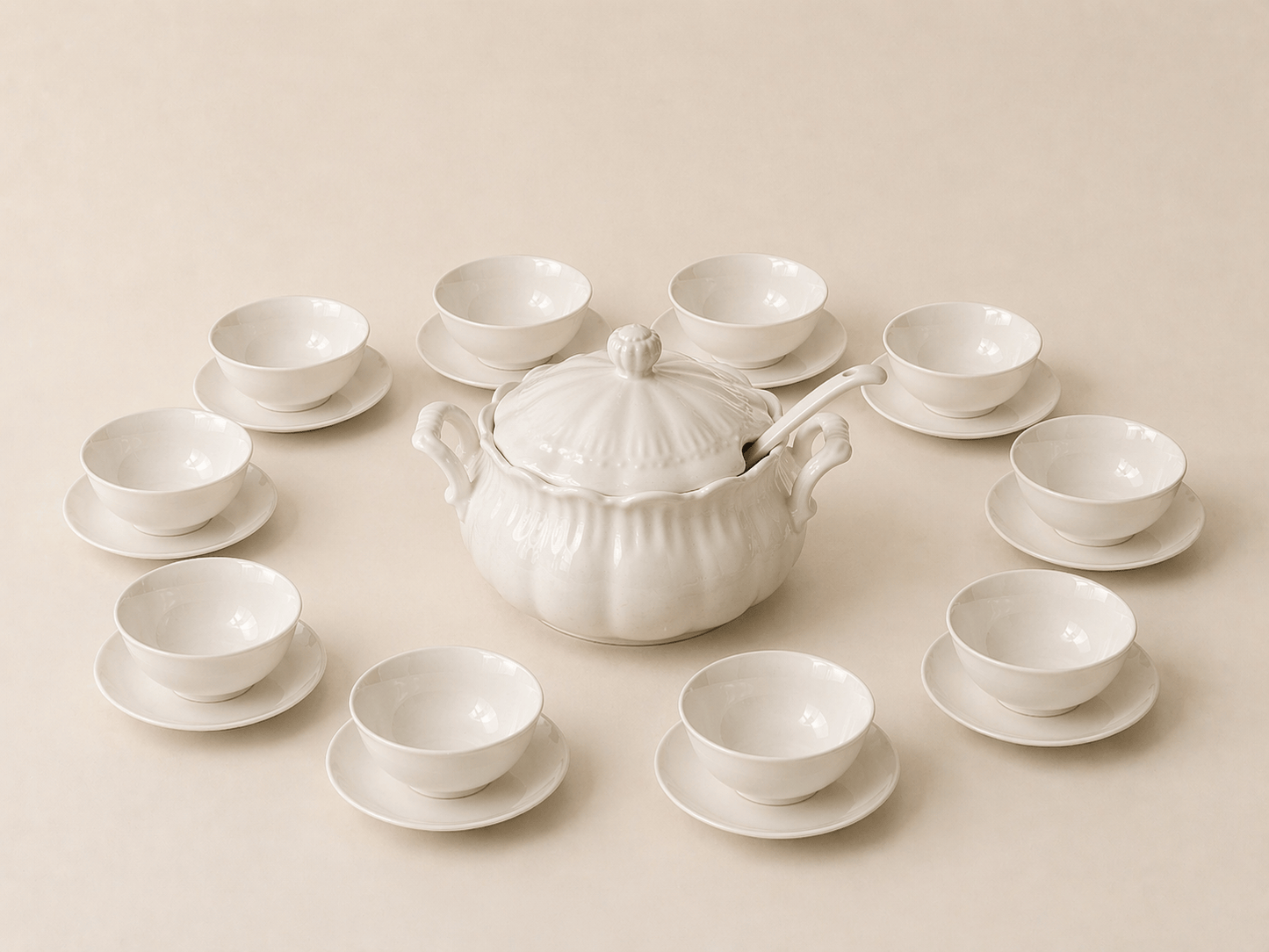 Soupière blanche élégante complète avec cuillère de service et douze bols assortis - Home de Luxe France 