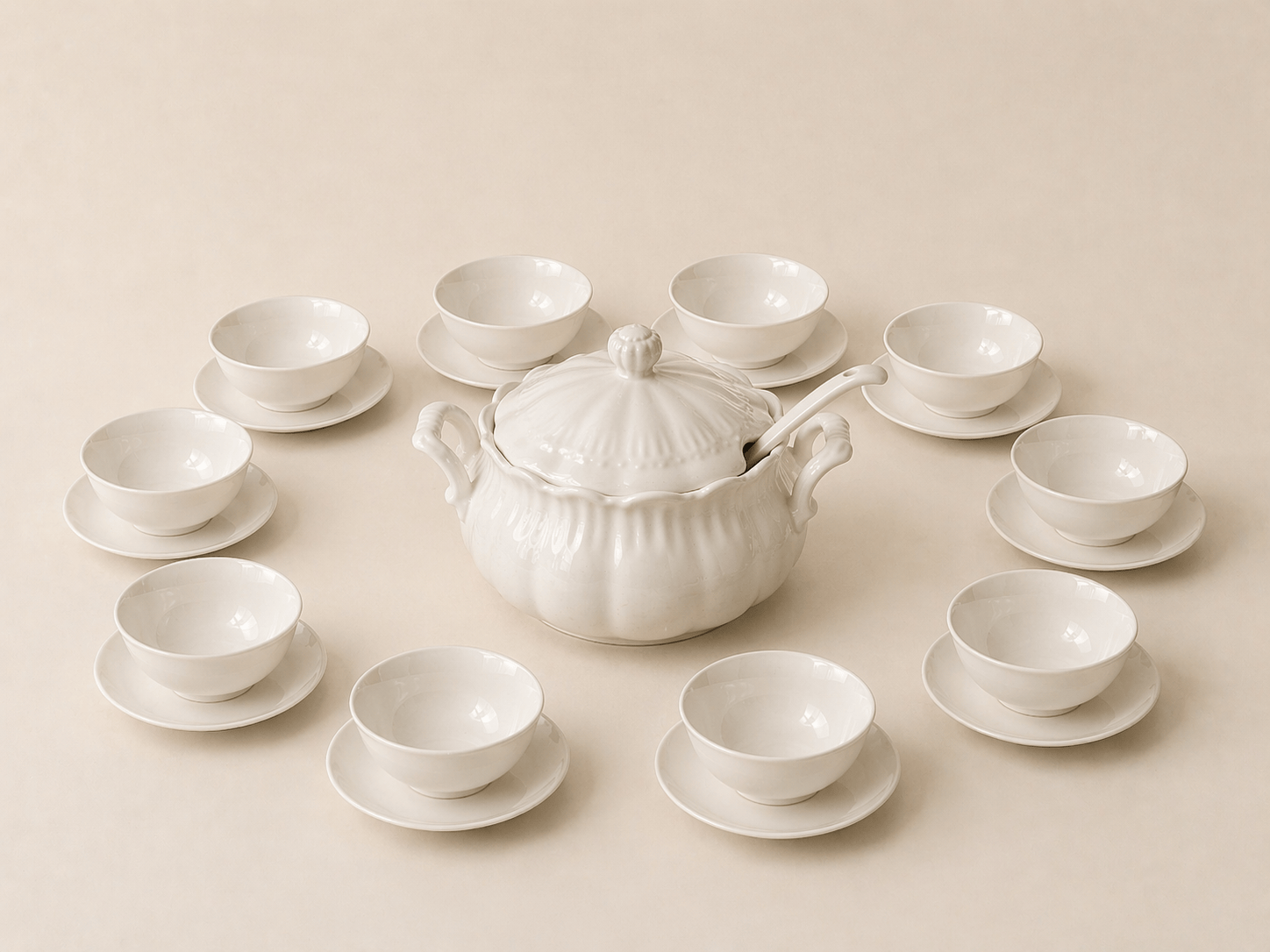 Soupière blanche élégante complète avec cuillère de service et douze bols assortis - Home de Luxe France 