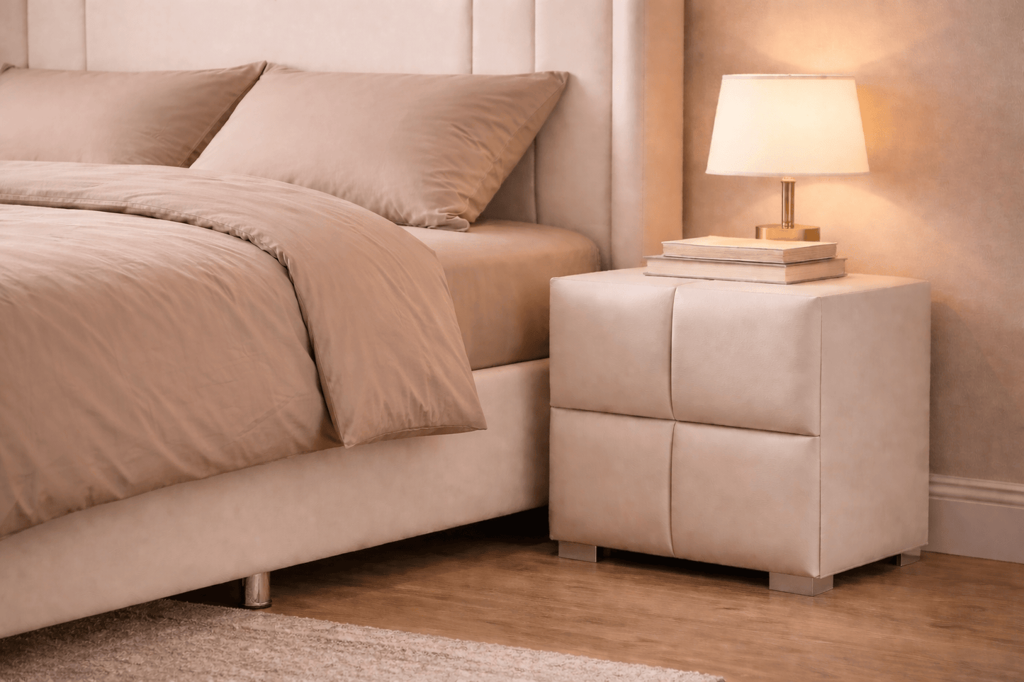 Table de chevet velours BEIGE avec tiroirs - Home de Luxe France 