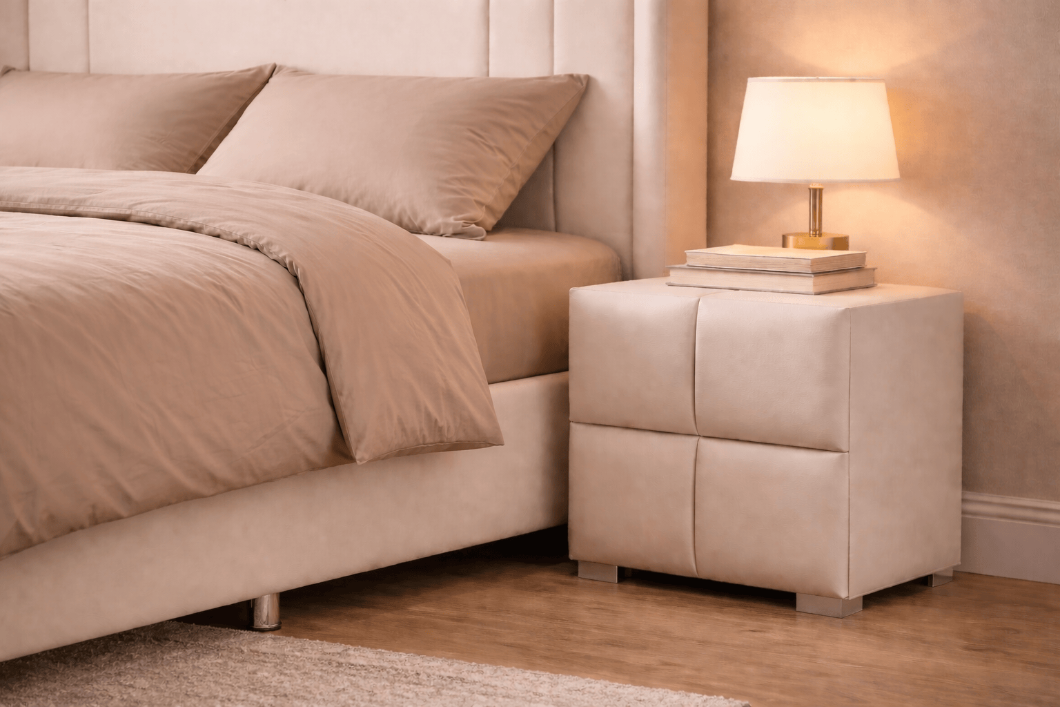 Table de chevet velours BEIGE avec tiroirs - Home de Luxe France 