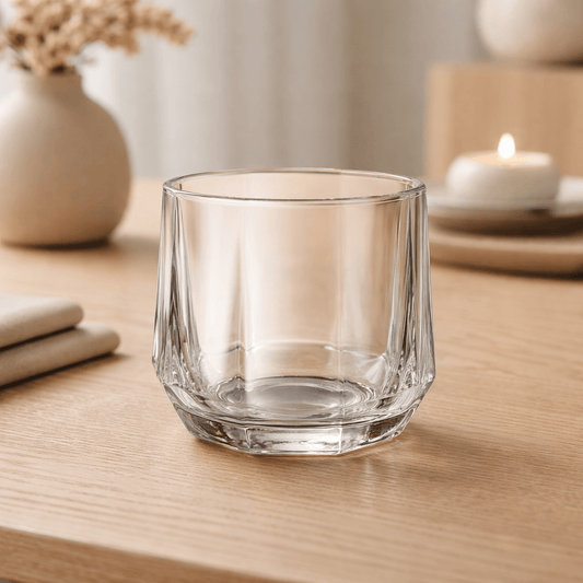 Six verres Harmony Gold de la marque HomeDeLuxe, transparents avec finition or, parfaits pour boire et décorer.