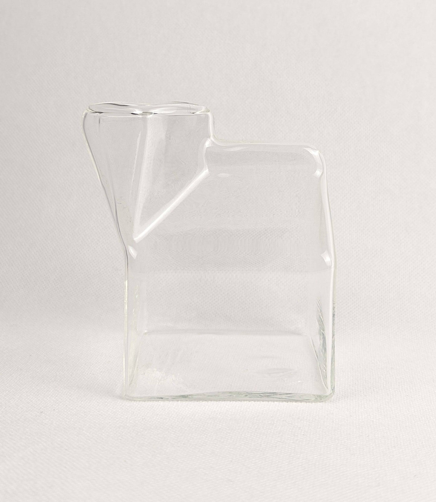 Brique de lait HomeDeLuxe, format classique, avec logo et détails visibles sur l'emballage en carton blanc.
