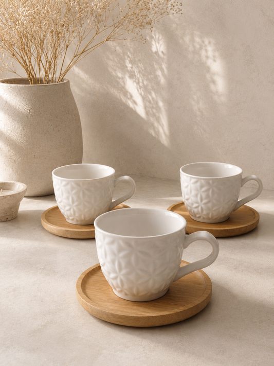 Ensemble de six tasses à café en bois HomeDeLuxe, design élégant, idéale pour servir du café dans un style naturel.