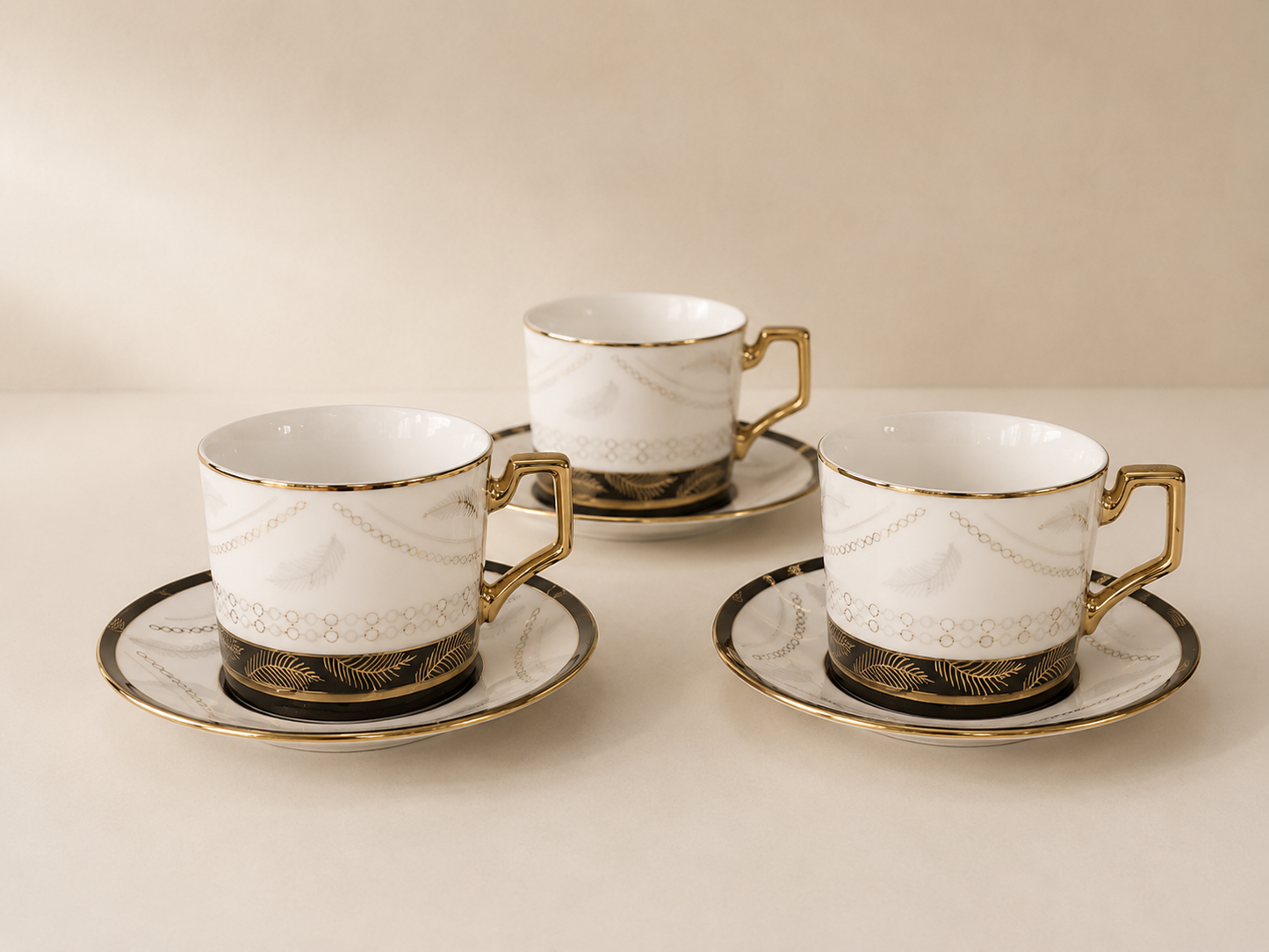 Six tasses & sous tasses plumes