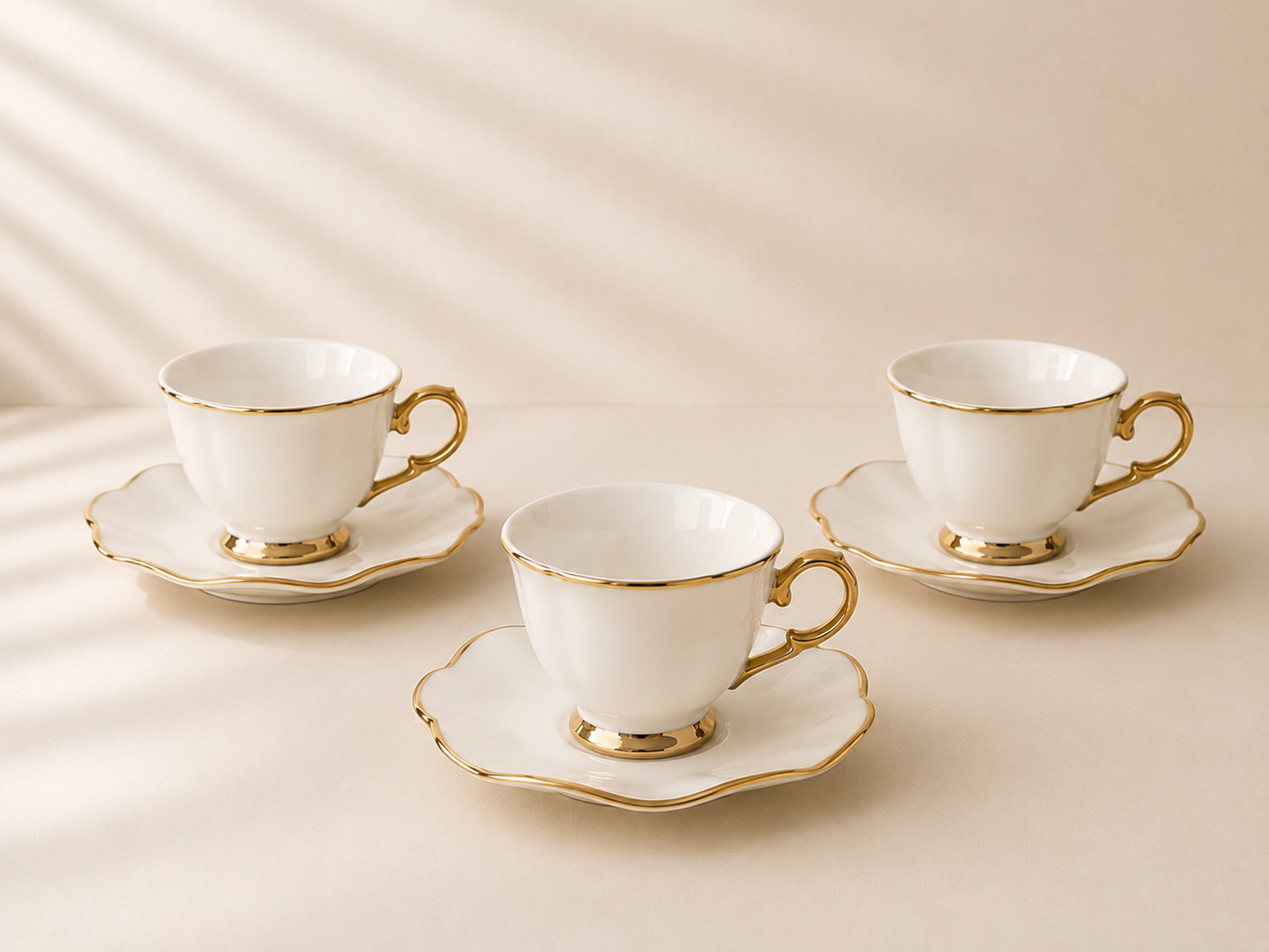 Six tasses & sous tasses liseré doré