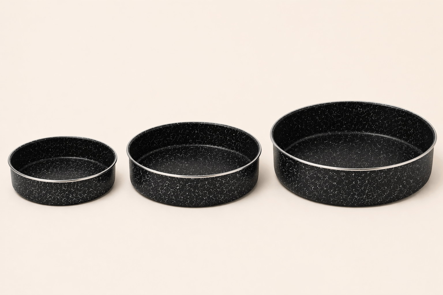 Trio de plats en céramique HomeDeLuxe, assortiment de différentes tailles avec motifs modernes, vue de face.