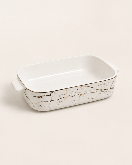 Petit plat à gratin HomeDeLuxe en céramique, avec rebords larges et surface lisse, idéal pour préparer et servir des plats cuisinés.