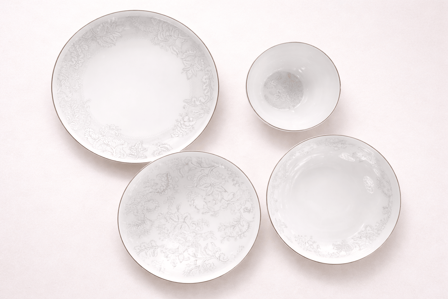 Service Prestige aux motifs floraux irisés avec liseré doré - Home de Luxe France 