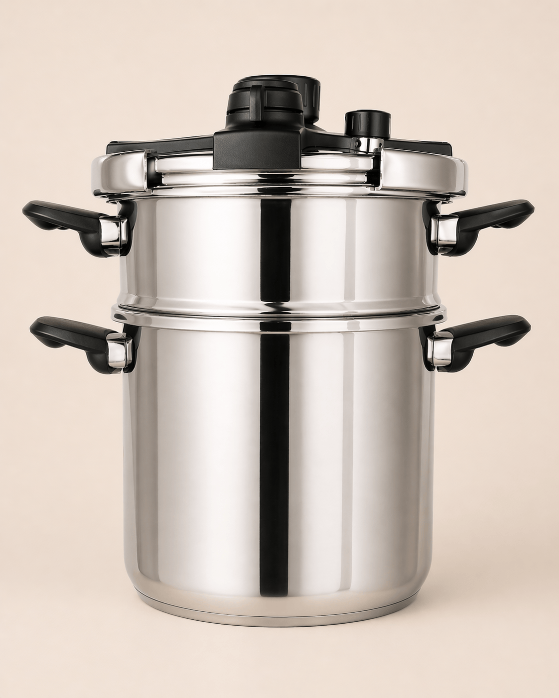 Cocotte minute HomeDeLuxe en acier inoxydable avec poignée, vue de dessus dans une cuisine moderne