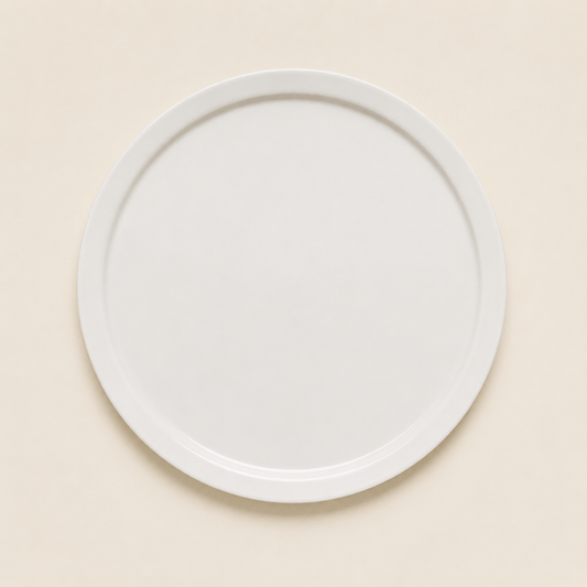 Plat de présentation HomeDeLuxe en céramique, élégant et rectangulaire, idéal pour servir et présenter des plats.