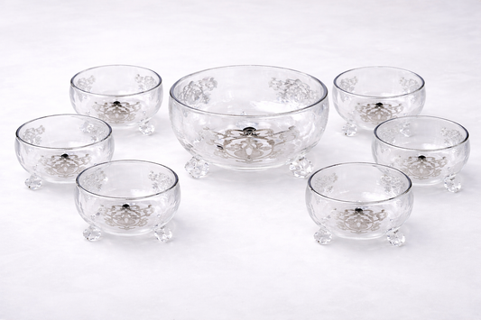 Présentoir rabat HomeDeLuxe en plastique avec compartiments, utilisé pour organiser des produits ou brochures.